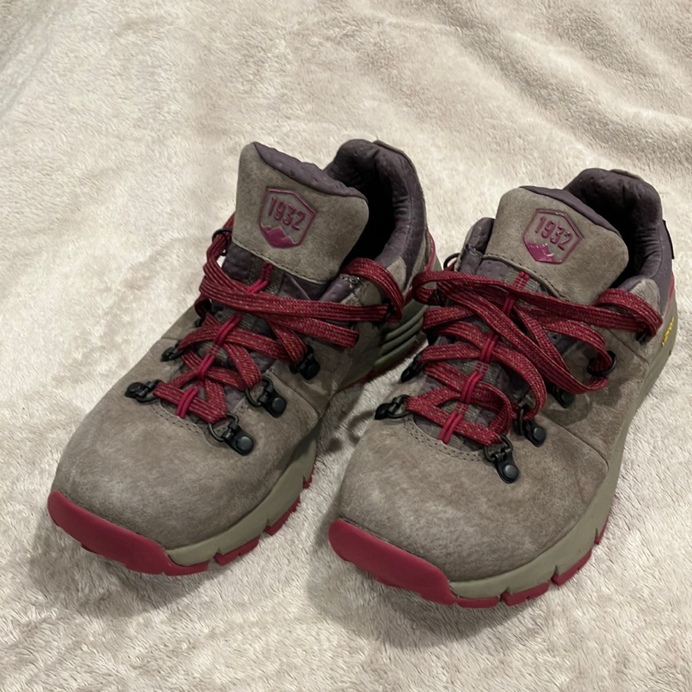 Danner Mountain Low sz 6